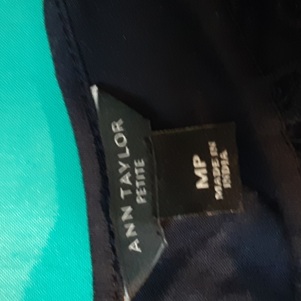 ANN TAYLOR  NAVY AND WHITE LACE TOP PETITE MEDIUM - Picture 6 of 9